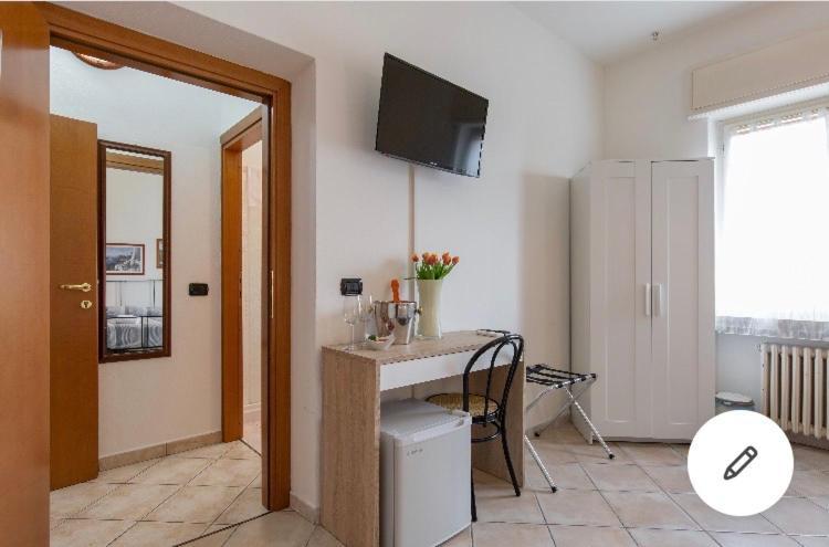La Terrazza Hotel Peschiera del Garda Bagian luar foto