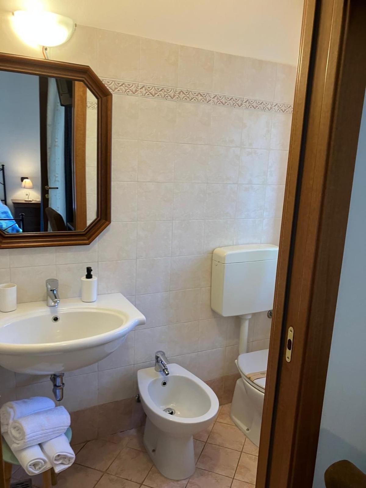 La Terrazza Hotel Peschiera del Garda Bagian luar foto